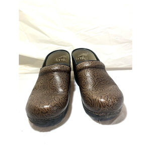 Dansko XP 2.0 Brown Slip On Shoes Floral Tooled Leather Womens Size 9.5
